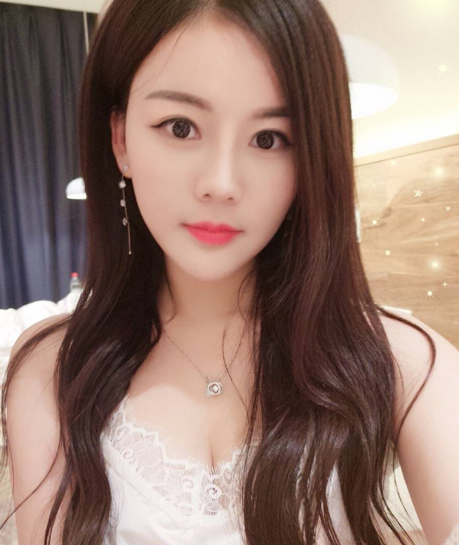 刚出来不久的兼职小妹