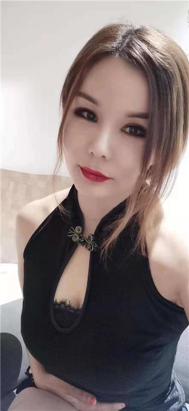 新鲜浪女Sao的一比，年轻苗条妩媚动人